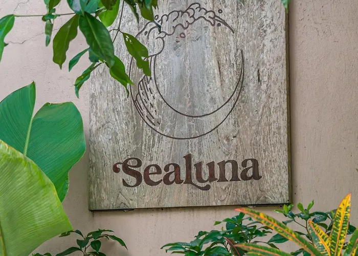 Sealuna Танах Лот